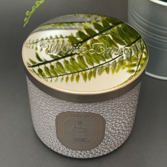 BBW Falling Flurries White Barn Bath & Body Works 3 Wick Candle - Picture 4 of 11